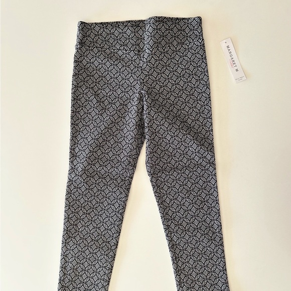 NWT - Margaret M Women’s Black & White Geometric Stitch Fix Pull On Pant Size SP - Picture 1 of 11